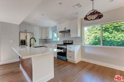 /international/us/5726-woodman-ave-van-nuys-ca-110108354814/