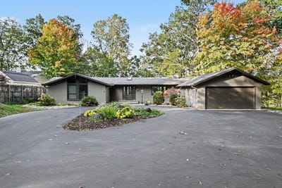 /international/us/9623-sterling-road-richland-mi-110120549491/
