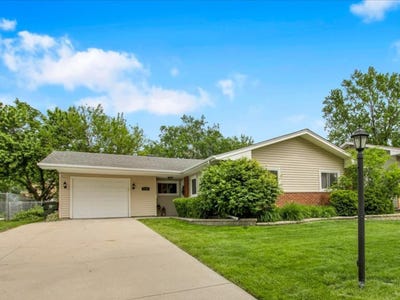 /international/us/1755-monticello-road-hoffman-estates-il-110108475935/