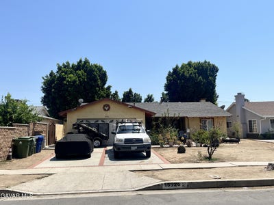 /international/us/15926-napa-street-north-hills-ca-110101063307/
