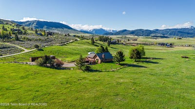 /international/us/2050-e-snowberry-road-jackson-wy-110108439039/