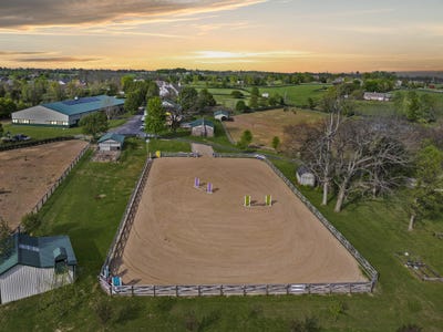 /international/us/106-sand-piper-court-midway-ky-110099921344/