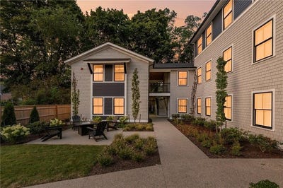 /international/us/32-exchange-street-east-greenwich-ri-110108495604/