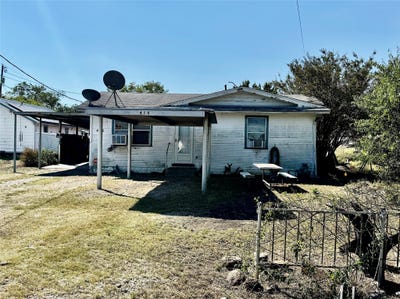 /international/us/413-e-locust-street-whitewright-tx-110102678690/