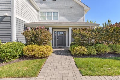 /international/us/1-village-green-drive-southampton-ny-110105867583/