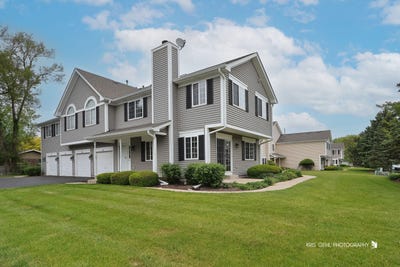 /international/us/661-silver-creek-road-woodstock-il-110108121395/