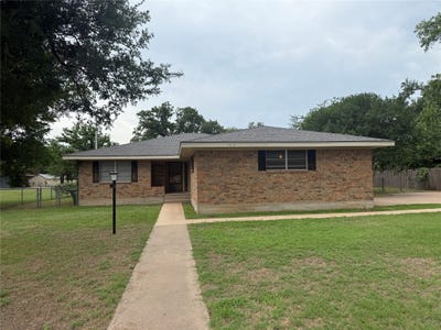 /international/us/1012-holden-street-glen-rose-tx-110108502359/