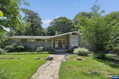 /international/us/192-stonehurst-drive-tenafly-nj-110108387404/