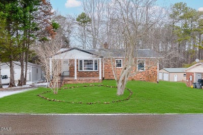 /international/us/24-pine-street-franklinton-nc-110105496354/