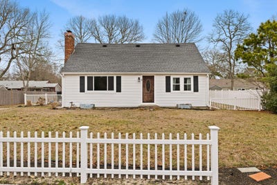 /international/us/8-nobby-lane-west-yarmouth-ma-110098514323/