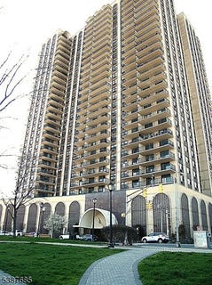 /international/us/7855-boulevard-east-north-bergen-twp-nj-110107253700/