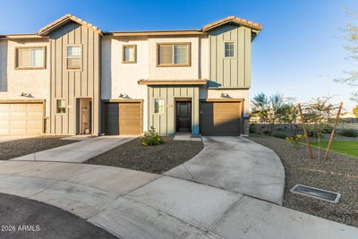 /international/us/7512-w-darrow-street-laveen-az-110108903769/