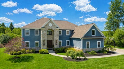 /international/us/w294n6391-wallschlager-way-hartland-wi-110107693831/