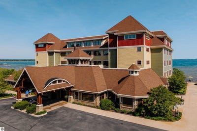 /international/us/2035-n-us-31-n-2210-traverse-city-mi-110108472813/