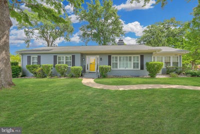 /international/us/8909-weir-street-manassas-va-110108537179/