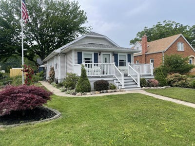 /international/us/108-s-berrien-street-new-buffalo-mi-110100190567/