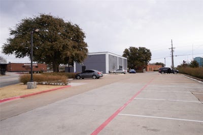 /international/us/15375-addison-road-addison-tx-110107896651/