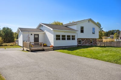 /international/us/35-longmeadow-drive-gorham-me-110108235590/