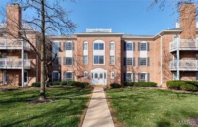 /international/us/974-claytonbrook-drive-ballwin-mn-110098272324/