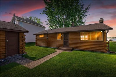 /international/us/7925-n-shore-trail-n-forest-lake-mn-110108977551/