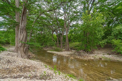 /international/us/960-river-bend-bandera-tx-110099988327/