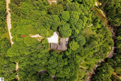 /international/us/15445-holly-drive-thompsonville-mi-110109005187/