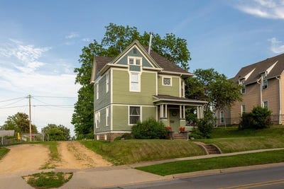 /international/us/305-s-main-street-maquoketa-ia-110108475044/