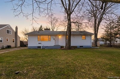 /international/us/2300-s-lincoln-bay-city-mi-110107338817/