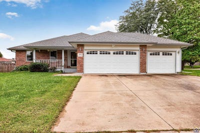 /international/us/3945-sw-40th-st-topeka-ks-110120092496/
