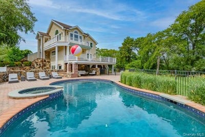 /international/us/27-w-tiana-road-hampton-bays-ny-110106241098/