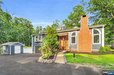 /international/us/12-haring-drive-old-tappan-nj-110109196410/