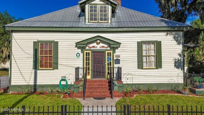 /international/us/117-s-3rd-street-palatka-fl-110109337431/