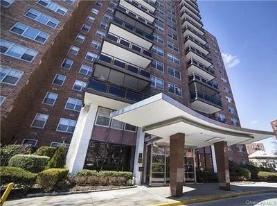 /international/us/70-20-108th-street-forest-hills-ny-110106126138/