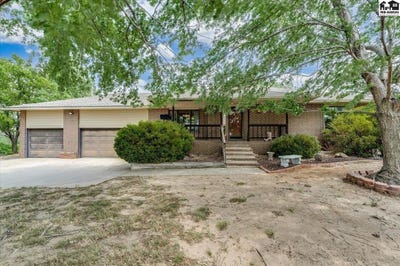 /international/us/9202-n-plum-st-hutchinson-ks-110108139963/