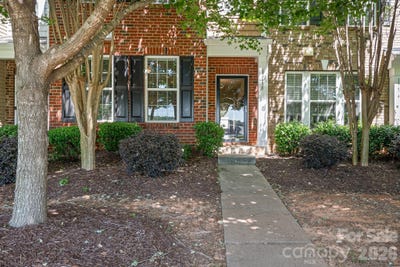 /international/us/18478-w-catawba-avenue-cornelius-nc-110103693571/