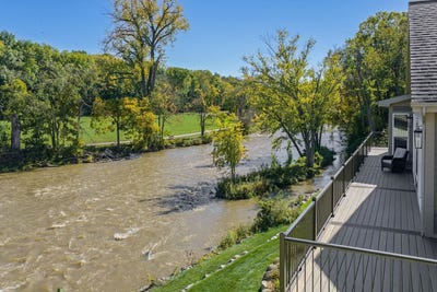 /international/us/726-island-court-baraboo-wi-110120606042/