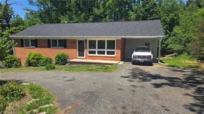 /international/us/204-forest-hill-road-mount-airy-nc-110108220220/