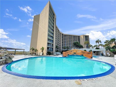 /international/us/6649-seacomber-drive-port-aransas-tx-110100525655/