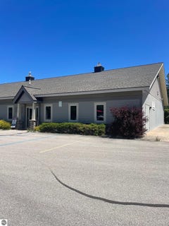 /international/us/73-w-fourth-street-suttons-bay-mi-110101919599/