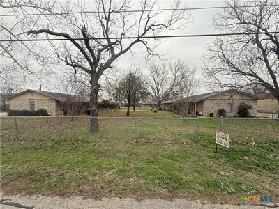 /international/us/200-220-quail-run-road-martindale-tx-110119454869/
