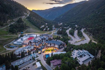 /international/us/15-twining-road-1a-taos-ski-valley-nm-110101489491/