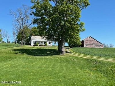 /international/us/167-burgess-road-hoosick-falls-ny-110099637412/