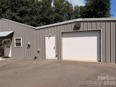 /international/us/669-old-lowgap-road-mount-airy-nc-110110057997/