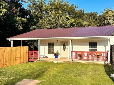 /international/us/102-n-3rd-street-hartshorne-ok-110108396963/
