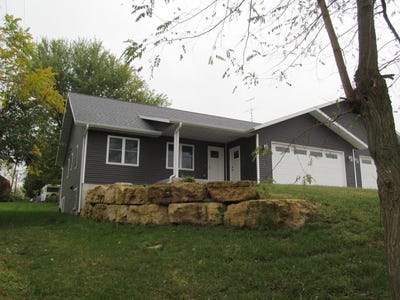 /international/us/103-prospect-street-montfort-wi-110101679735/