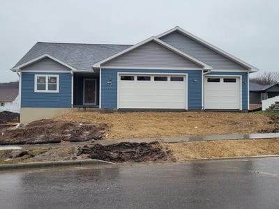 /international/us/411-roosevelt-street-baraboo-wi-110105869967/