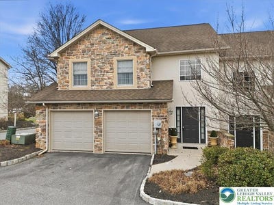 /international/us/18-holly-court-forks-twp-pa-110106957119/