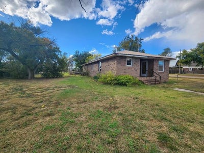 /international/us/301-s-3rd-street-englewood-ks-110106255356/