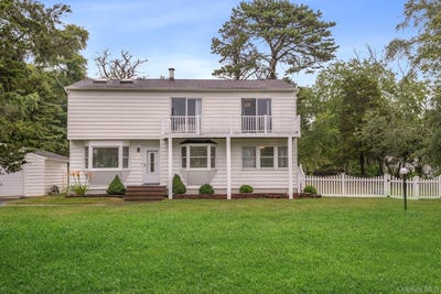 /international/us/5-hyler-drive-hampton-bays-ny-110108256060/