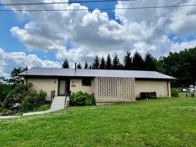 /international/us/141-marianna-lane-shady-spring-wv-110107351836/